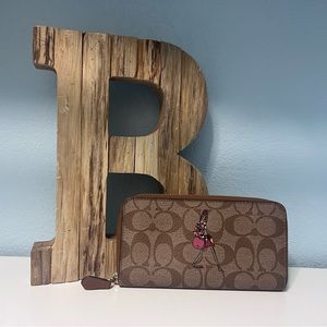 Bonnie Chashin accordion wallet.